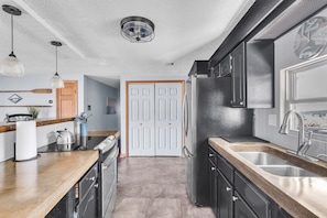 "Indoors","Kitchen","Sink","Sink Faucet","Refrigerator"