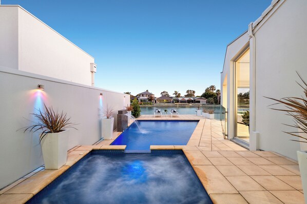 Solar Heated Pool, Lake Luxe, Elite Accommodation, West Lakes, free parking, LIV Golf