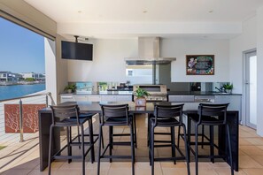 Outdoor Kitchen - complete with: BBQ, fridge, sink, TV, LIV Golf (1)