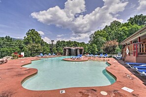 White Oak Lodge and Resort | Community Amenities | Outdoor Pool w/ Grotto
