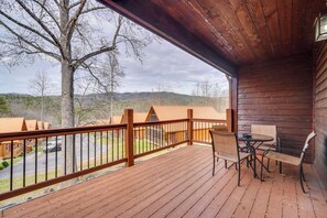 Private Balcony | Dining Area | Mountain View