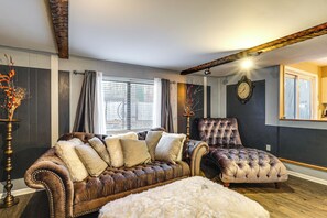Living Room | 1st Floor | Smart TV | Fireplace | Central Heating & A/C