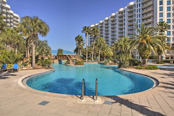 Destin Vacation Rental | 1BR | 2BA | 970 Sq Ft | Step-Free Access