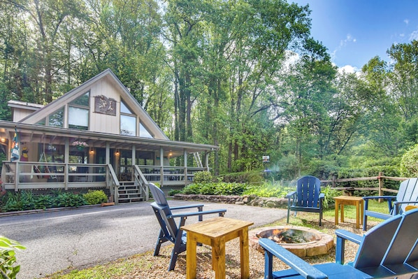 Maggie Valley Vacation Rental | 3BR | 2.5BA | 1,562 Sq Ft | Stairs Required