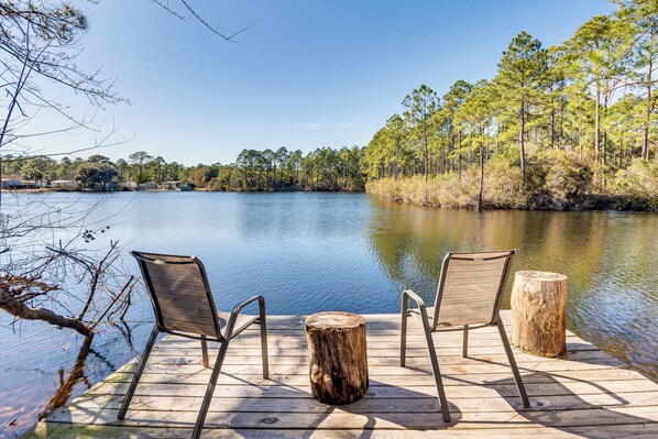 Pensacola Vacation Rental | 2BR | 1BA | 800 Sq Ft | 1 Small Step to Enter