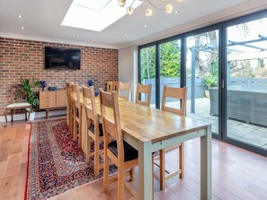 Dining Area | Woodcutters House - Beechlawn Holidays, Leatherhead
