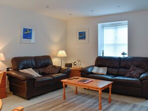 Living area | Skiber An Hyli, Mawgan Porth