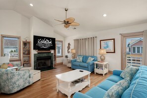 SV25: Seven Sisters 25 | TL Living Area (Fireplace not for Guest Use)