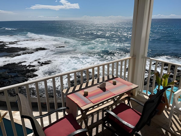 Kona oceanfront condo