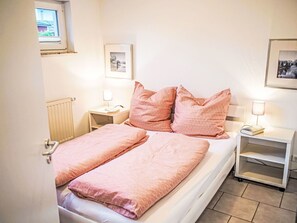 Bed, Furniture, Bedroom, Bedding, Bed Sheet, Interior Design, Wood, Linens, Textile, Cushion