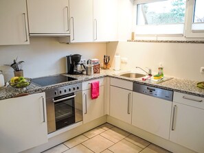 Kitchen Appliance, Kitchen, Countertop, Major Appliance, Home Appliance, Cabinetry, Flooring, Interior Design, Kitchen Stove, Stove