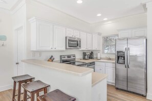 Kitchen: Drip coffee maker, Keurig, blender, cooking utensils, tableware