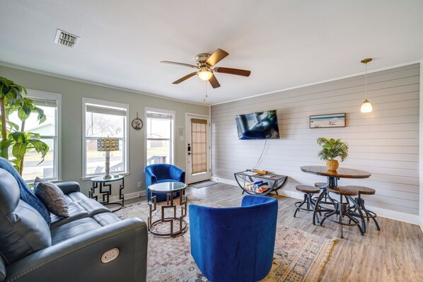 Rockport Vacation Rental | 2BR | 1BA | 672 Sq Ft | 5 Steps Required
