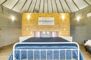 Bedroom 1 | King Bed | Grainbury Suite | Single-Story Unit