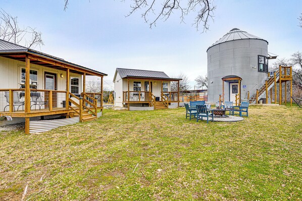 Weatherford Vacation Rental | 3BR | 5BA | Steps Required | 1,124 Sq Ft