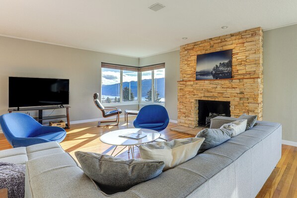 White Salmon Vacation Rental | 3BR | 2BA | 2,500 Sq Ft | Stairs Required