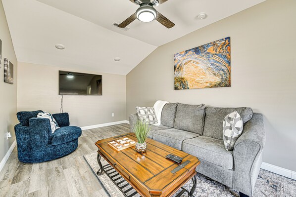 Lebanon Vacation Rental | 2BR | 1BA | 1,060 Sq Ft | 1 Step Required