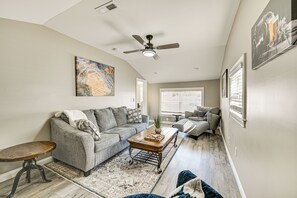 Living Room | Queen Sleeper Sofa | Smart TV | Free WiFi