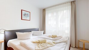 Schlafzimmer mit Doppelbett