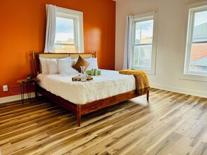 Relax in style! This Columbus Airbnb features a plush king & queen bed for ultimate comfort. 💤✨ #LuxuryStay