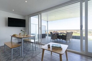 Livingroom 3 Beachview, Crantock, Cornwall, self catering with Beach Retreats.