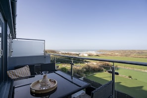 5 Beachview, Crantock, Cornwall, self catering with Beach Retreats.