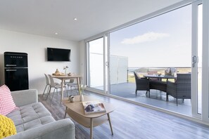 Living room at 6 Beachview, Crantock, Cornwall, self catering with Beach Retreats.