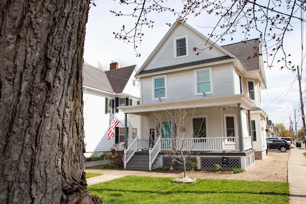Charming Geneva home just steps from downtown