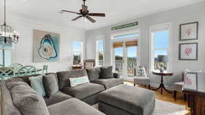 The Sassy Seagull - 2nd Level Main Living Area