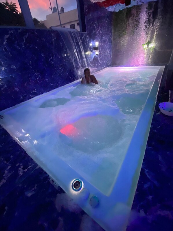 Outdoor spa tub