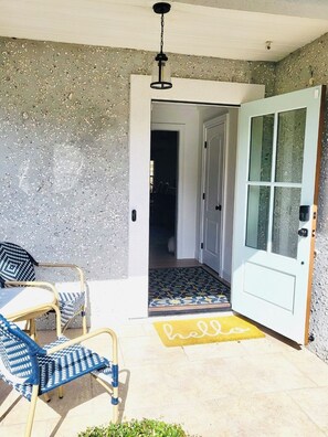 Splish Splash Cottage - located in the quaint Toluca neighborhood