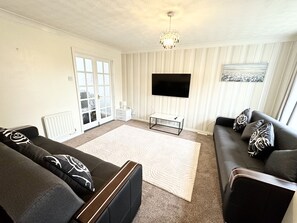 Living Room / Lounge
