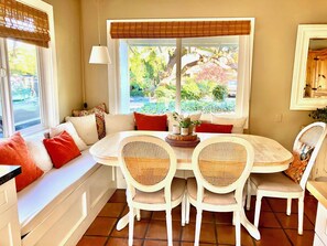 Dining corner seats 8.
