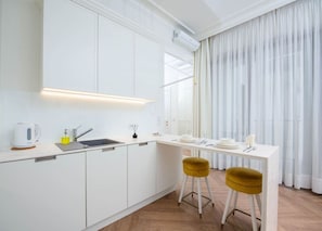 Fully furnished Kitchen | Book Now with RENTUJEMY.COM