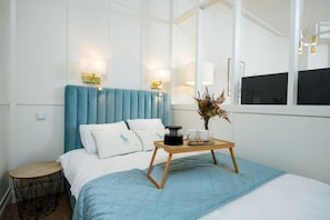 Practical Semi-Bedroom | Book Now with RENTUJEMY.COM