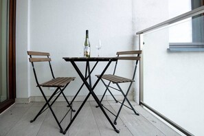 Furnished balcony | Book Now with RENTUJEMY.COM