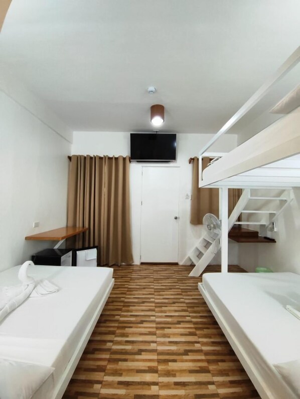 Living/Sleeping Area