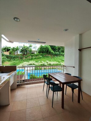 Balcony/Dining Area