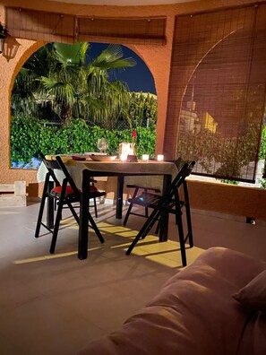 Outdoor dining