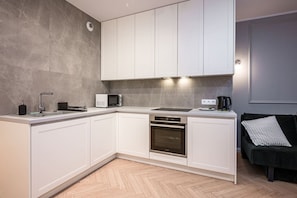 Fully Equipped Kitchen – Cook with Ease & Enjoy Modern Amenities | Book Now with RENTUJEMY.COM