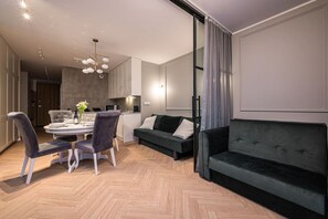 Living & Dining Area – Cozy Sofas & Stylish Dining Space | Book Now with RENTUJEMY.COM