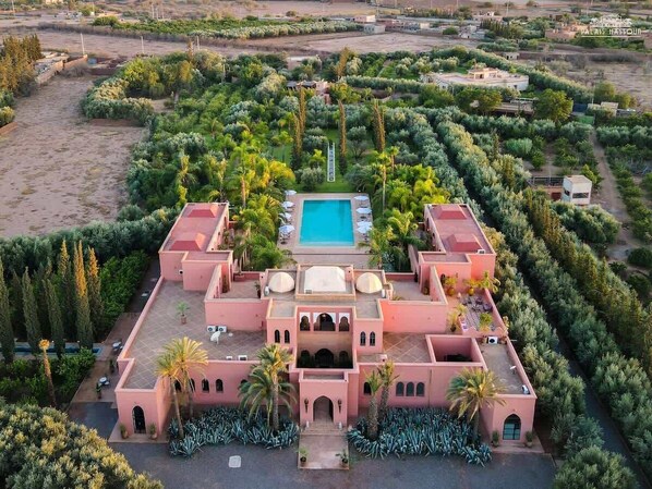 Property exterior, Facade/entrance, Garden, Swimming pool, Terrace, View