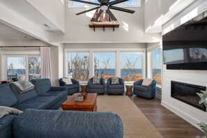 Salt & Lighthouse, Corolla OBX by Rather Be Properties