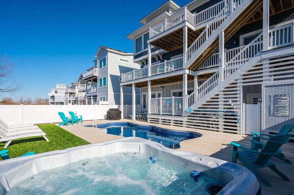 Salt & Lighthouse, Corolla OBX by Rather Be Properties