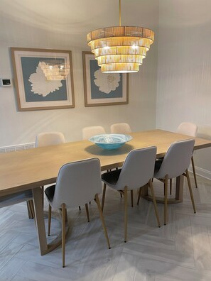 Dining room
