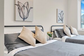 Large 2nd Bedroom with 2 Queen Beds