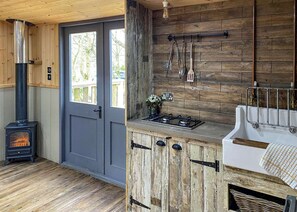 Cozy Cabin 1 - Fairwood Lakes Holiday Park, Westbury