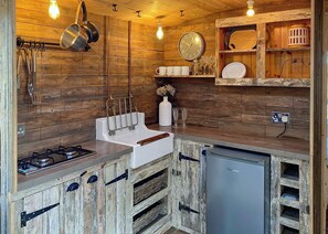 Cozy Cabin 1 - Fairwood Lakes Holiday Park, Westbury