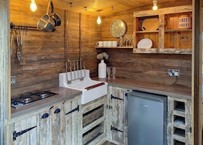 Cozy Cabin 1 - Fairwood Lakes Holiday Park, Westbury