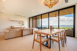 Great open living room space with Ocean Views